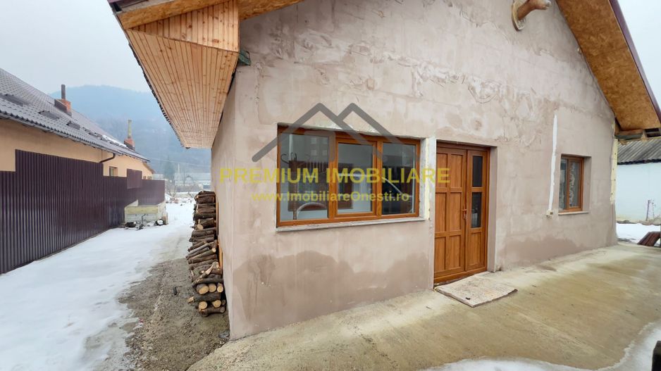 Casă renovată 2025 de vânzare în Cireșoaia - Poză 1