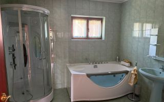 Casă spațioasă pe malul lacului Ezareni, zona Valea Adâncă, Miroslava – de închiriat - Poză 19
