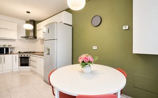 Apartament 3 camere decomandat de inchiriat in vila, zona Centrala! - Poză 5