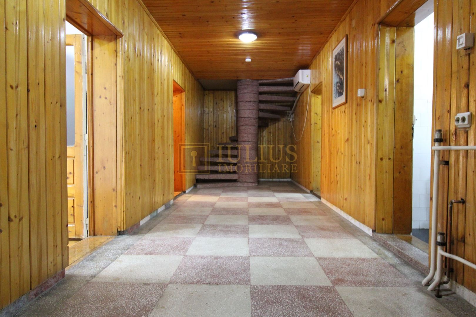 Spatiu de 135 mp la parter, ideal pentru spatiu comercial sau birouri - Poză 1