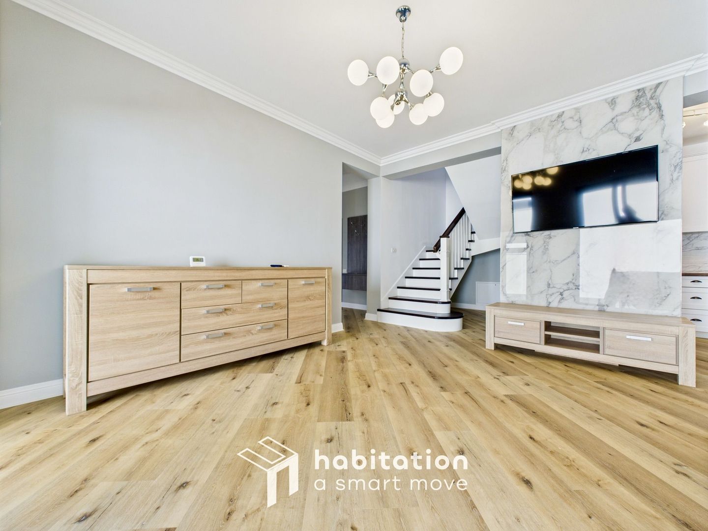 Tur virtual disponibil – duplex modern cu grădină privată și garaj - Poză 2