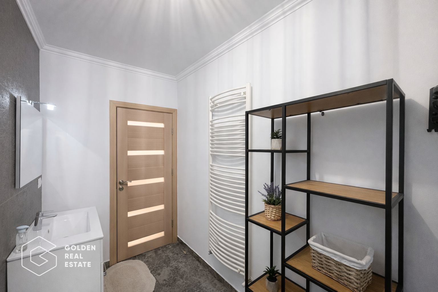 Apartament superb, BERMO, 2 camere, etaj 1, totul nou, centrala proprie, balcon - Poză 14