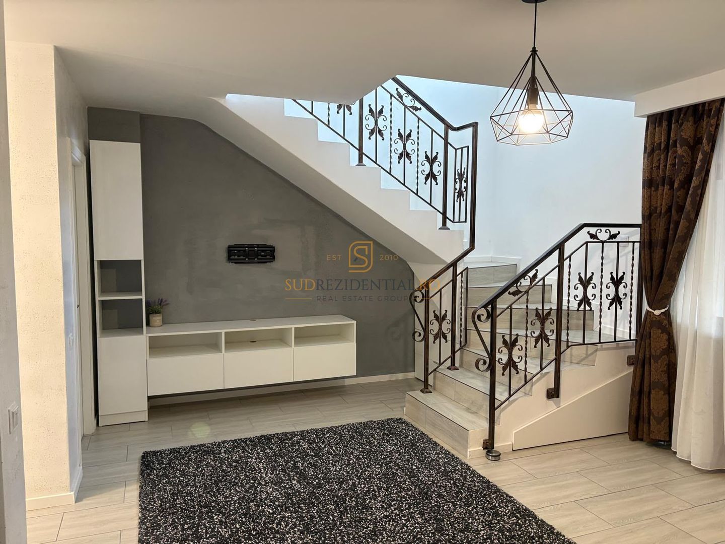 Vila P+1, complet mobilată și utilată-Str. Lacramioarelor - Poză 3