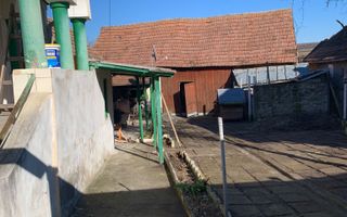 Casă tradițională cu potențial în inima Ardealului - Poză 5