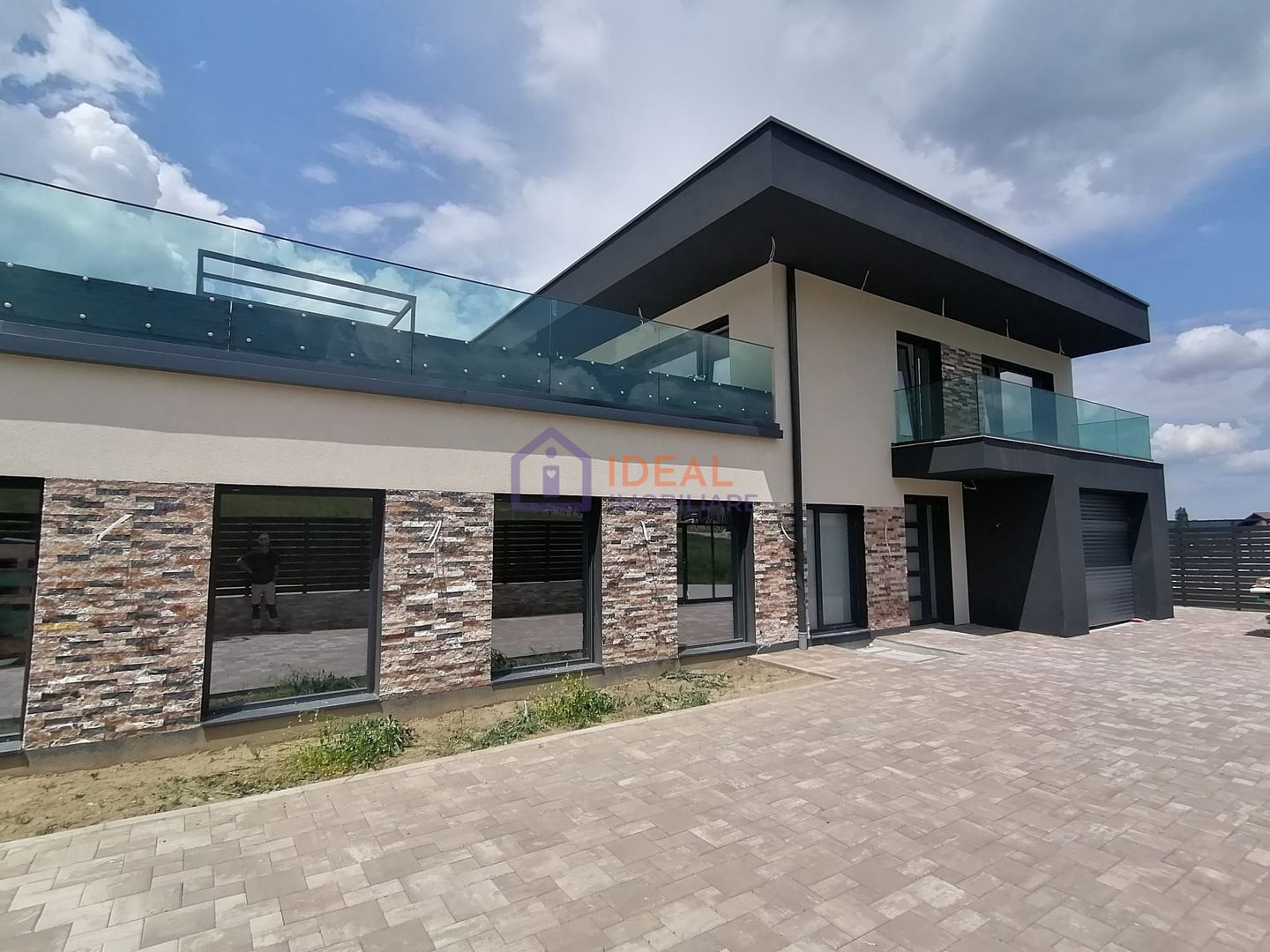 Casa  Exclusivista cu piscina si 1200 mp de teren, in Cisnadie - Poză 2