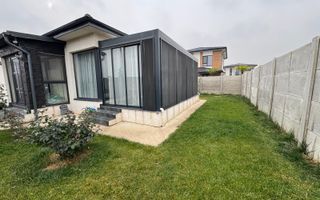 Vila modernă pe parter cu terasă închisă și pod pentru depozitare - Poză 12
