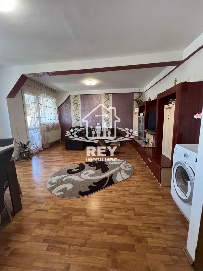 De vanzare- Apartament 3 camere str Luptei - Poză 9