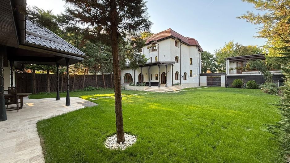 Vilă elegantă cu teren de aproximativ 1.000 mp - Poză 1