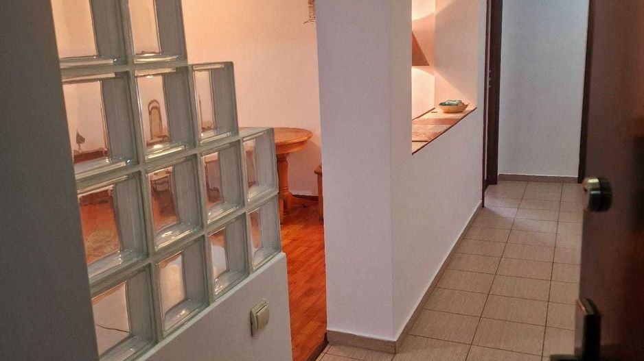 Apartament 3 camere de vanzare Drumul taberei - Poză 2