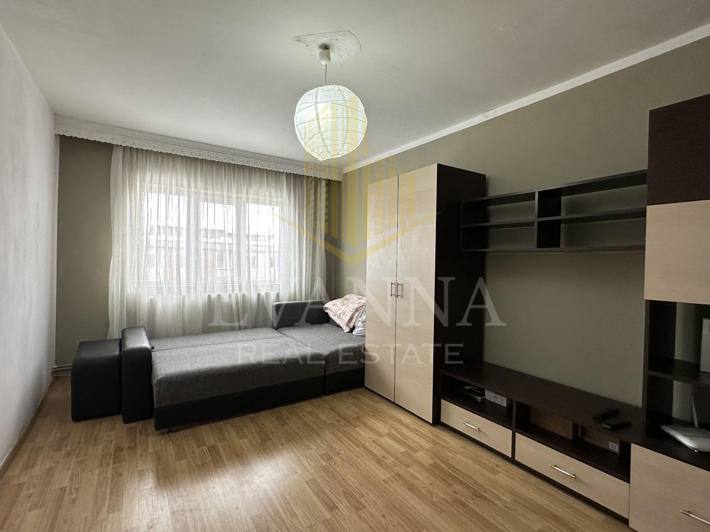 3 camere de vanzare , decomandat - 1000Euro/mp util - Poză 1