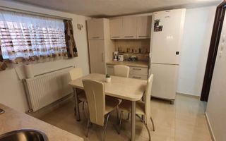 Apartament cu 3 camere, parter + mansardă, decomandat, zona Cetate - Poză 3
