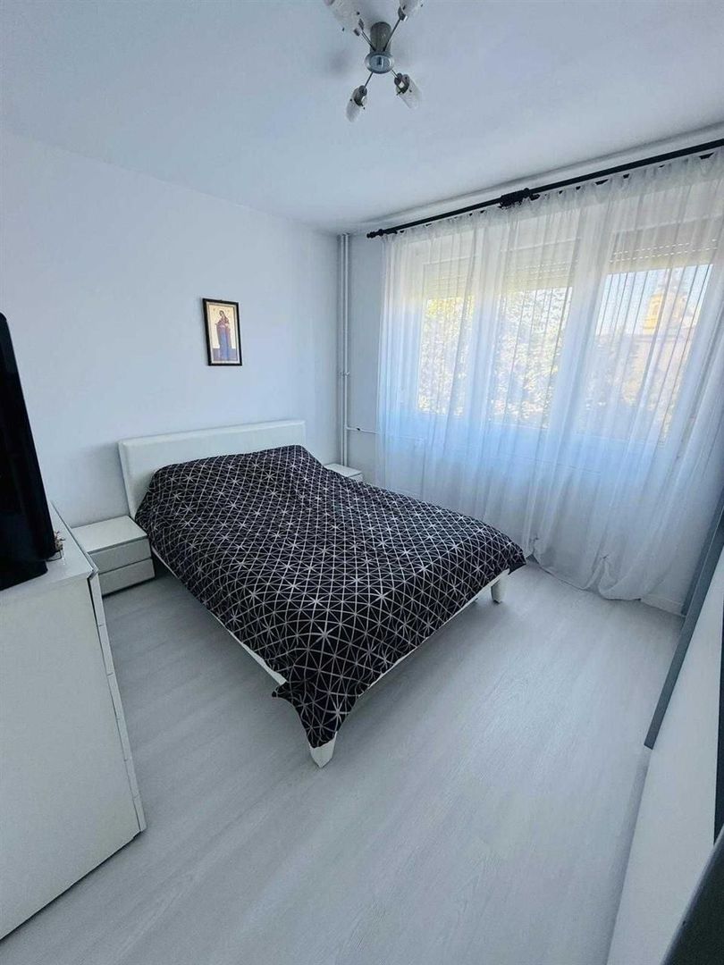Apartament cu 3 camere in Piata Bucuresti - Poză 2