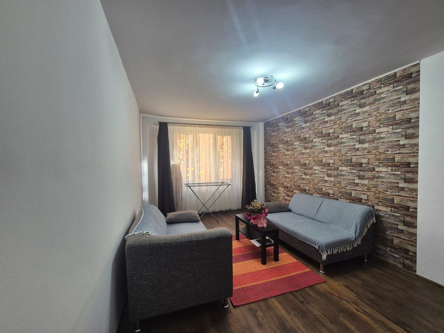 Apartament 2 camere mobilat complet – zonă centrală Brașov - Poză 4