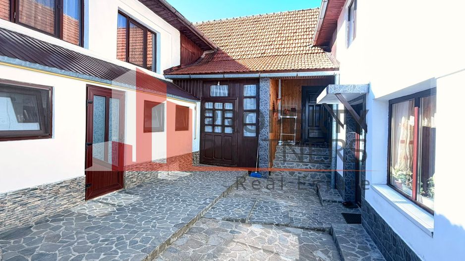 Casă tradițională cu 1800 mp teren  în Sohodol, Bran | Priveliște superba - Poză 6