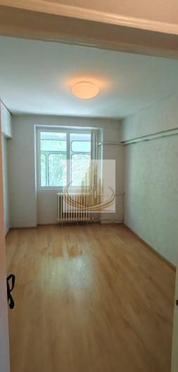 Vanzare apartament 3 camere decomandat Tineretului - Poză 9