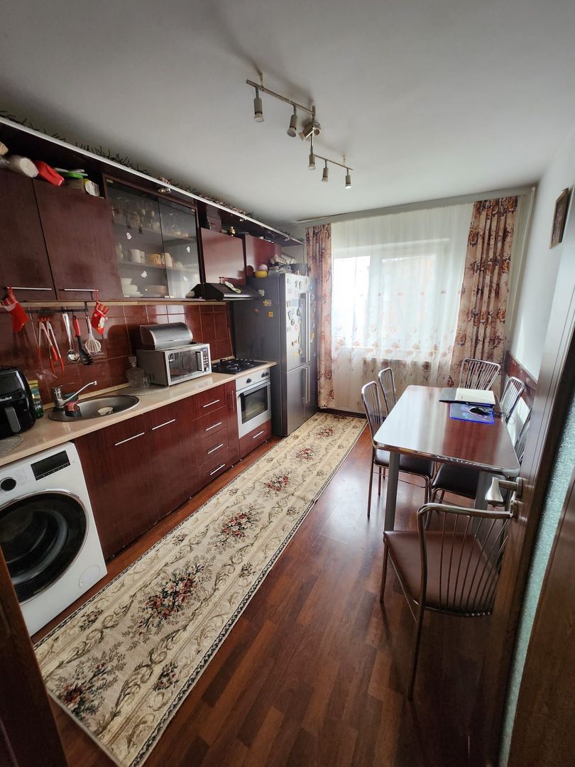 vand apartament 3 camere, etaj 2 , zona Alunis - Poză 5