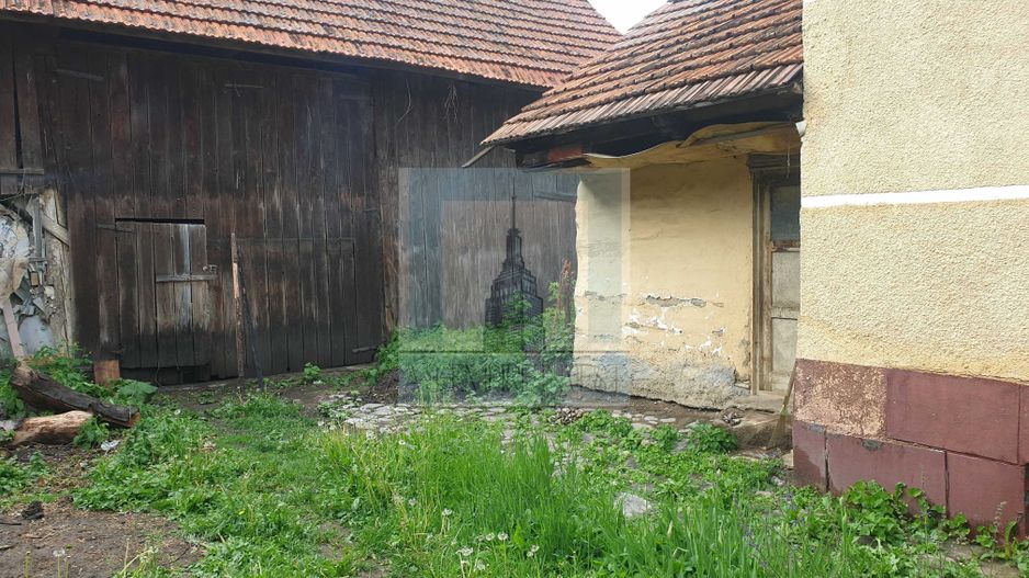 Casă bătrânească de vânzare în Tărlungeni - Poză 6