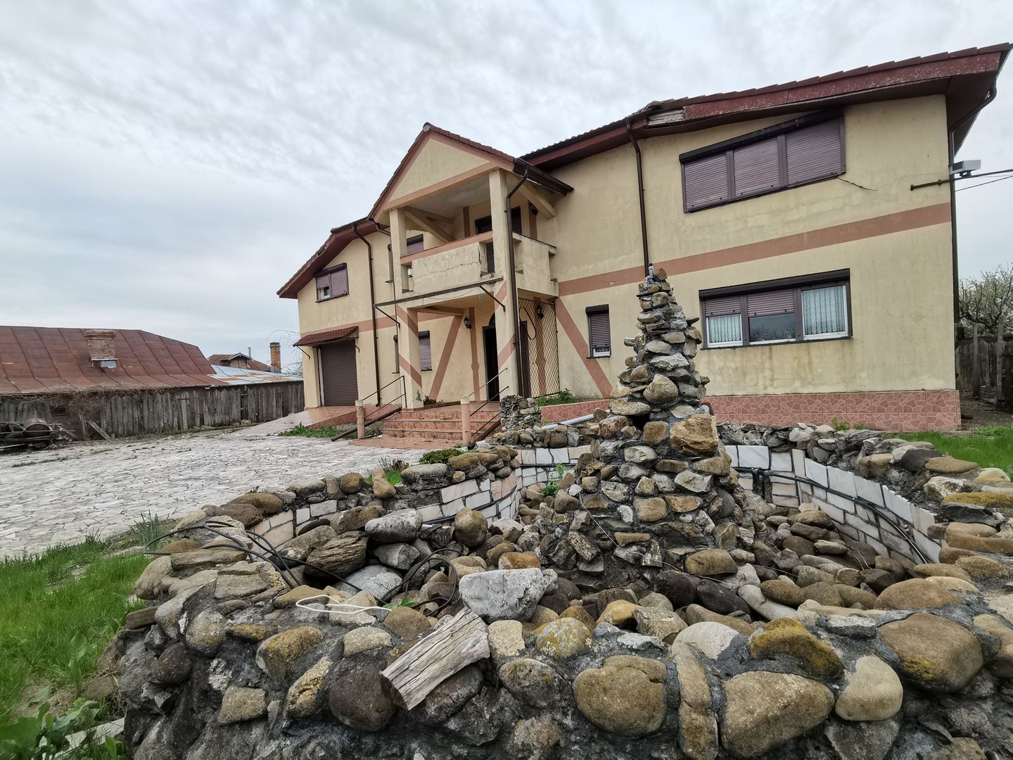 Casa 6 camere  Urechesti-Vrancea constructie 2008 - Poză 1