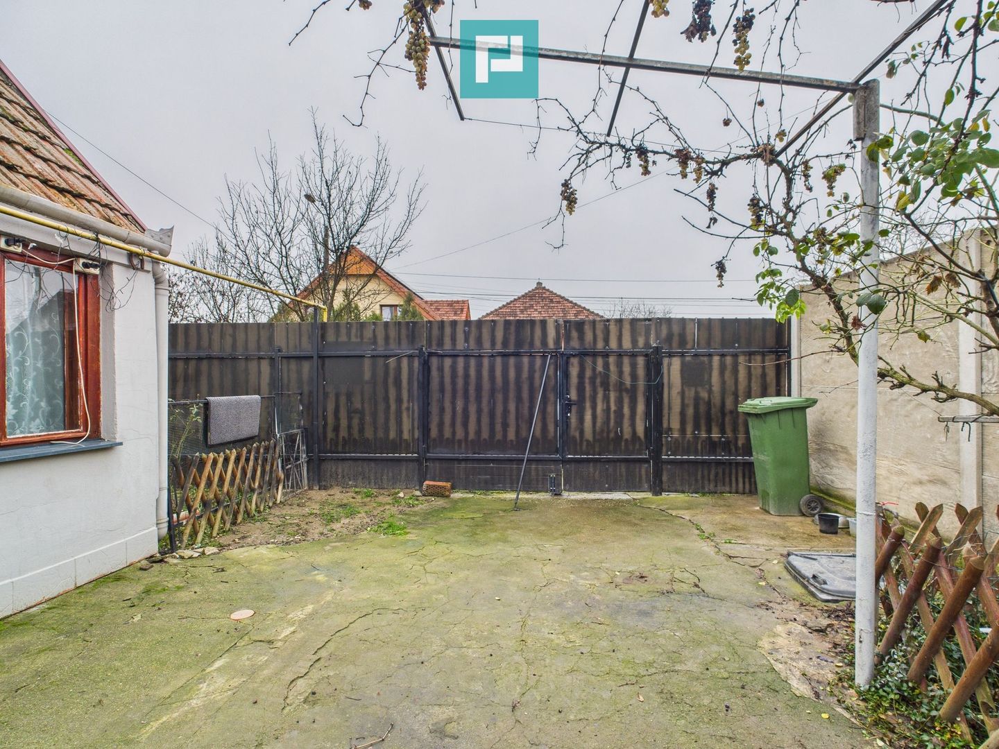 Două case pe un teren generos în Ghiroda - Poză 21