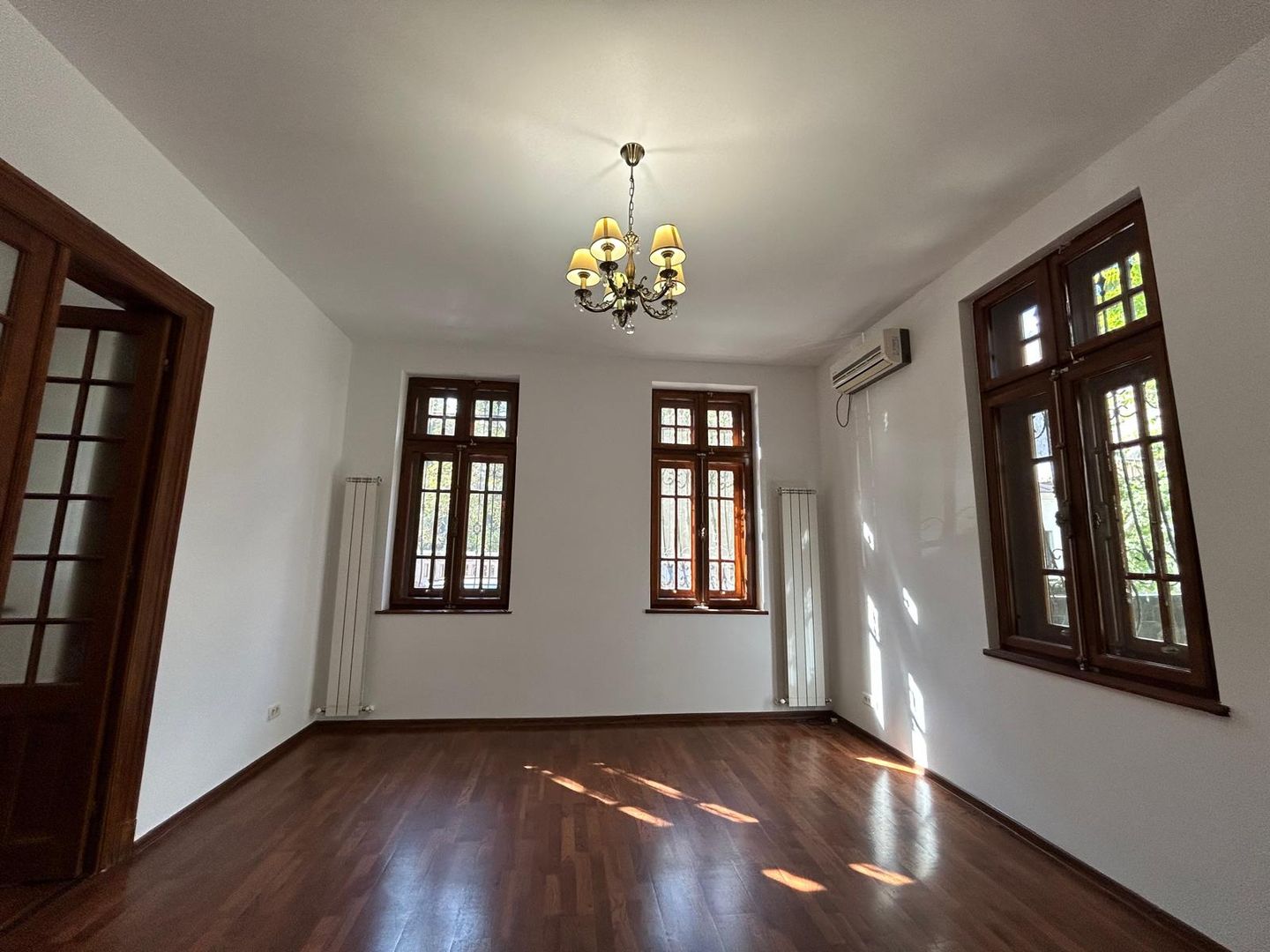 Vilă Neoclasică Arh. Enescu Cișmigiu 4 camere - Poză 10