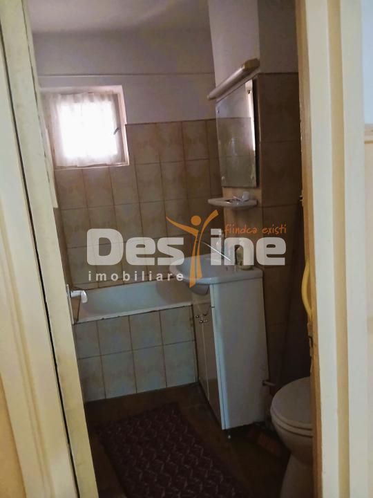 Apartament cu 3 camere de vanzare zona centrala - Poză 3