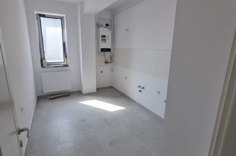 Apartament 3 camere si curte proprie aprox 80 mp biserica Bazilescu - Poză 4