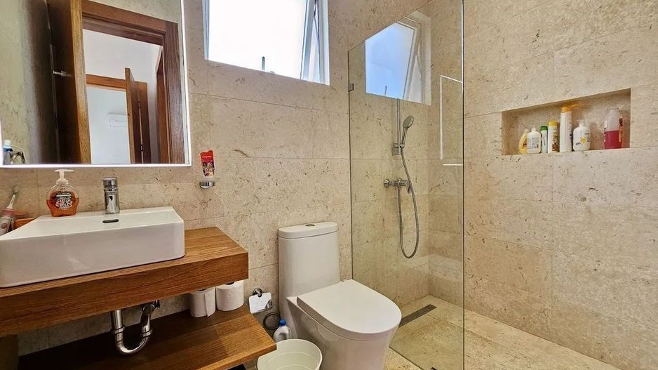 Vilă modernă de lux cu piscină privată - Poză 14