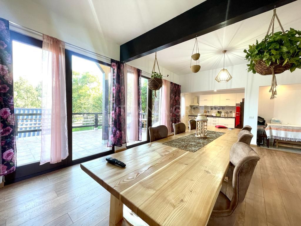 INVESTITIE Vila moderna + vila la rosu, teren 1480 padure - Poză 2