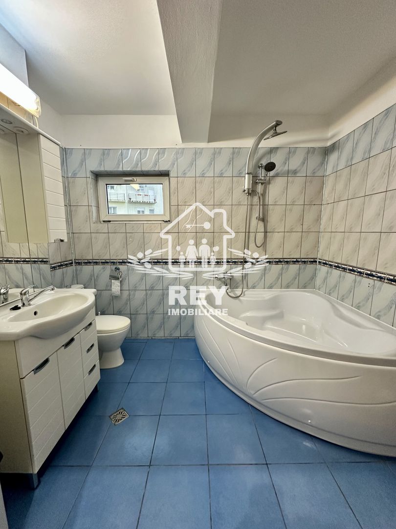 Apartament 4 camere cu garaj zona Strand- V.Aurie - Poză 4