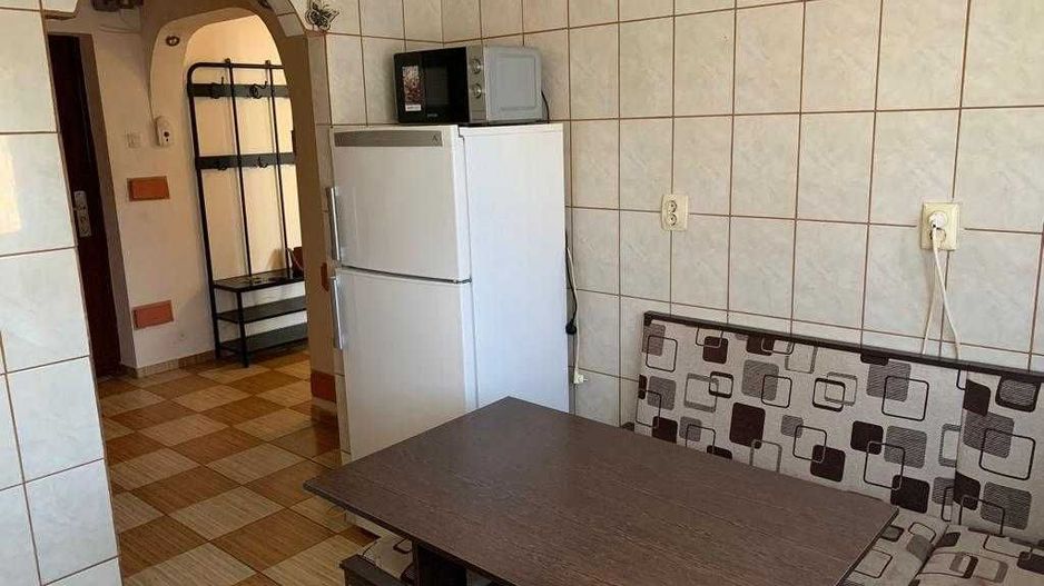 Vand apartament cu 2 camere, decomandat, Metrou Lujerului - Poză 1