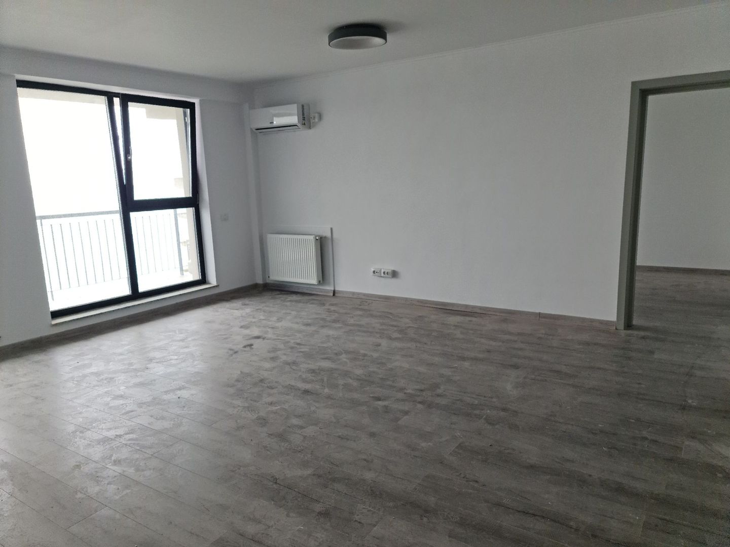 Apartament Spațios cu Vedere Frontală la Lacul Siutghiol și Mamaia - Poză 9