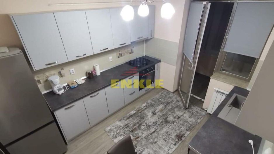 De închiriat apartament cu 3 camere - Poză 2