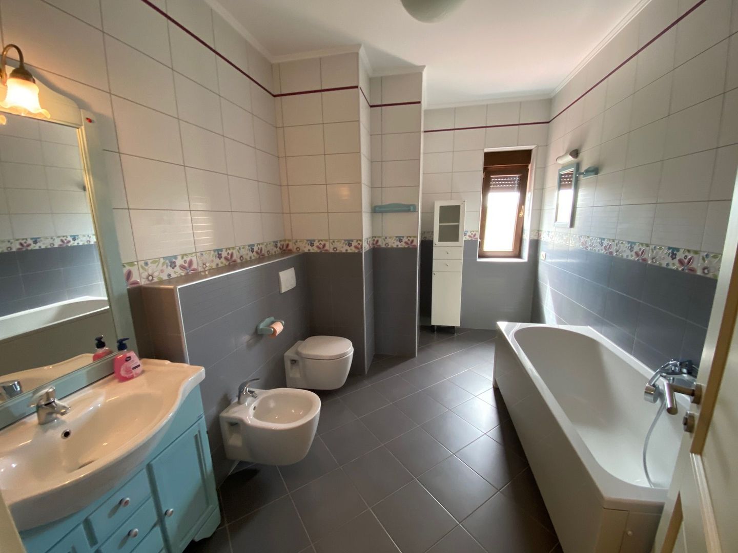 VILA  - ARADULUI. -British - Poză 12