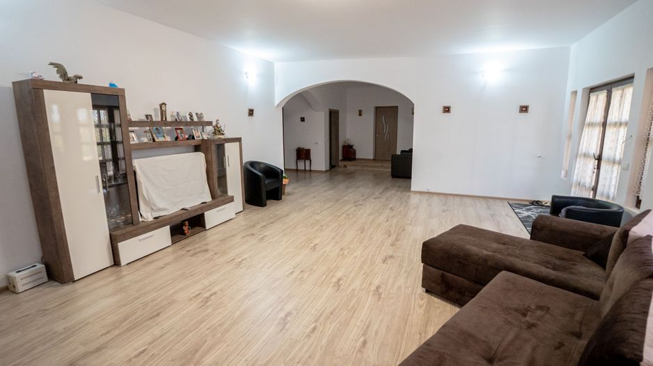 Casă de vânzare Furceni – 7 camere, teren 8.000 m - Poză 3