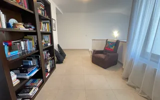 Casa cu teren generos de 750 mp, P+1E in zona Mehala - Poză 26