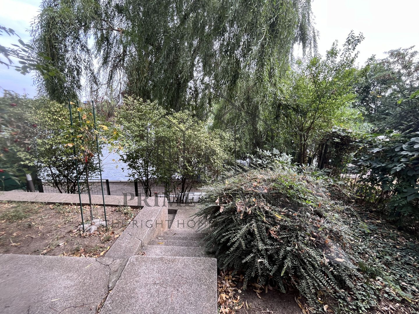 VILA CU 6 CAMERE LA INCHIRIERE PE MALUL LACULUI STRAULESTI - Poză 24