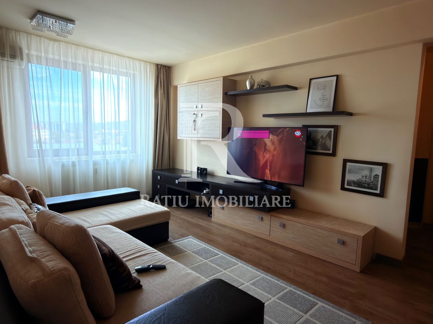 Apartament 3 camere | 2 dormitoare | Centrul Civic | Oradea - Poză 1