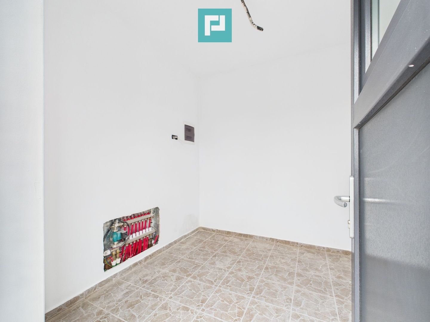 Duplex semi-finisat cu 3 camere, 3 băi în Pișchia - Poză 13