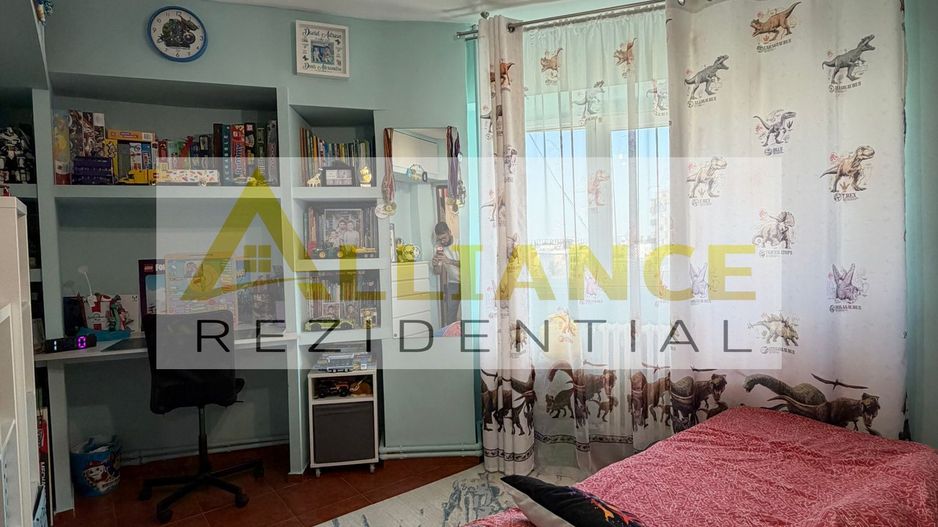 APARTAMENT 4 CAMERE- METROU APARATORII PATRIEI - Poză 2