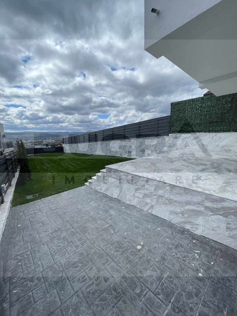 Duplex modern, 4 camere, parcari, terasa, zona Voronet - Poză 9