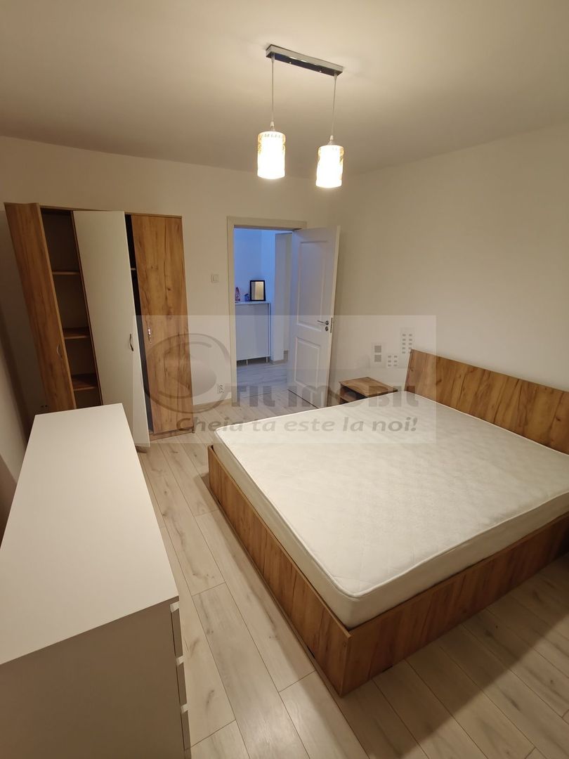 Apartament semidecomandat cu 3 camere si balcon - Podu Ros - 500€ - Poză 2