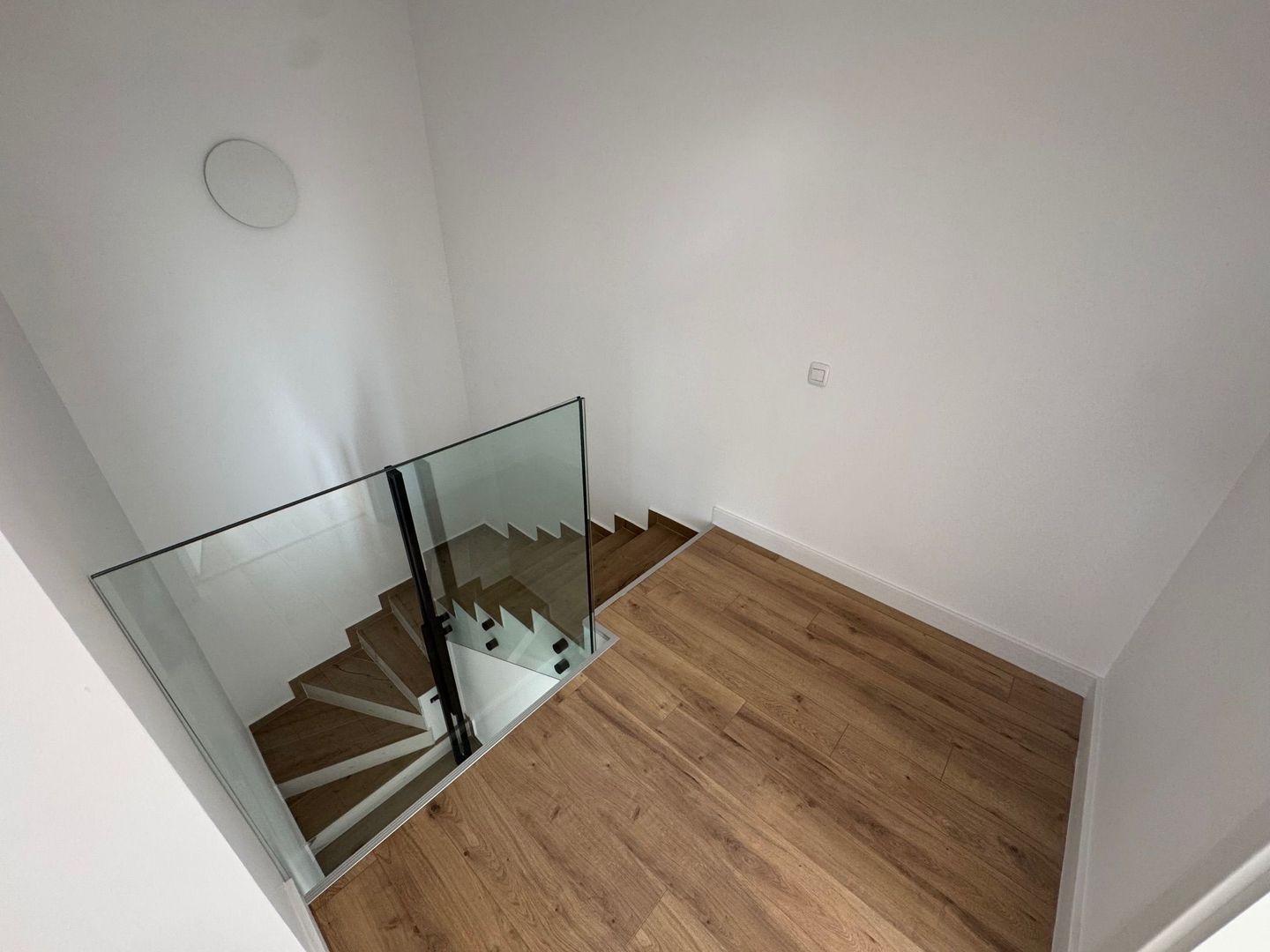 Vile Tunari, zona BUNA, Toate Utilitatile, curte 350m2 - Poză 7
