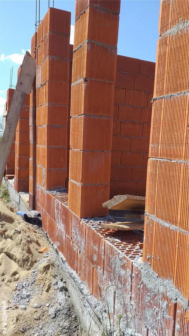 casa duplex cu etaj in faza de constructie la 5 km de satu mare pret acuma in faza aceasta 45000eu - Poză 1