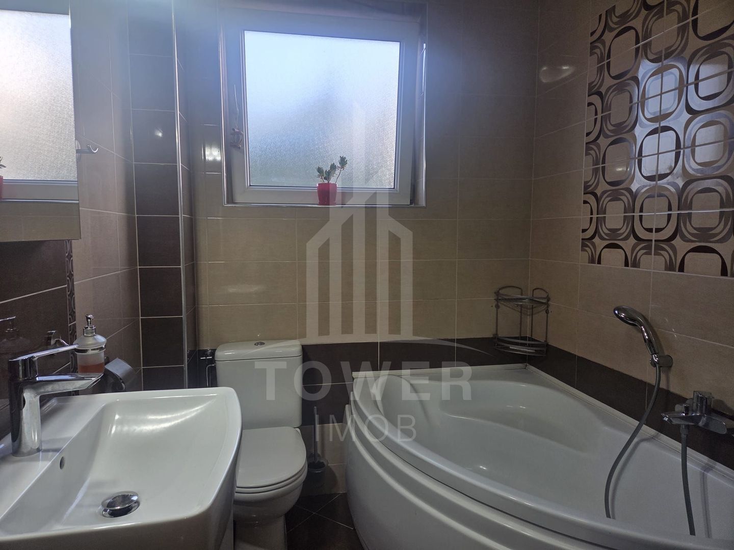Apartament modern 3 camere, 70 mp, zona Turnișor – parcare în curte privată - Poză 7
