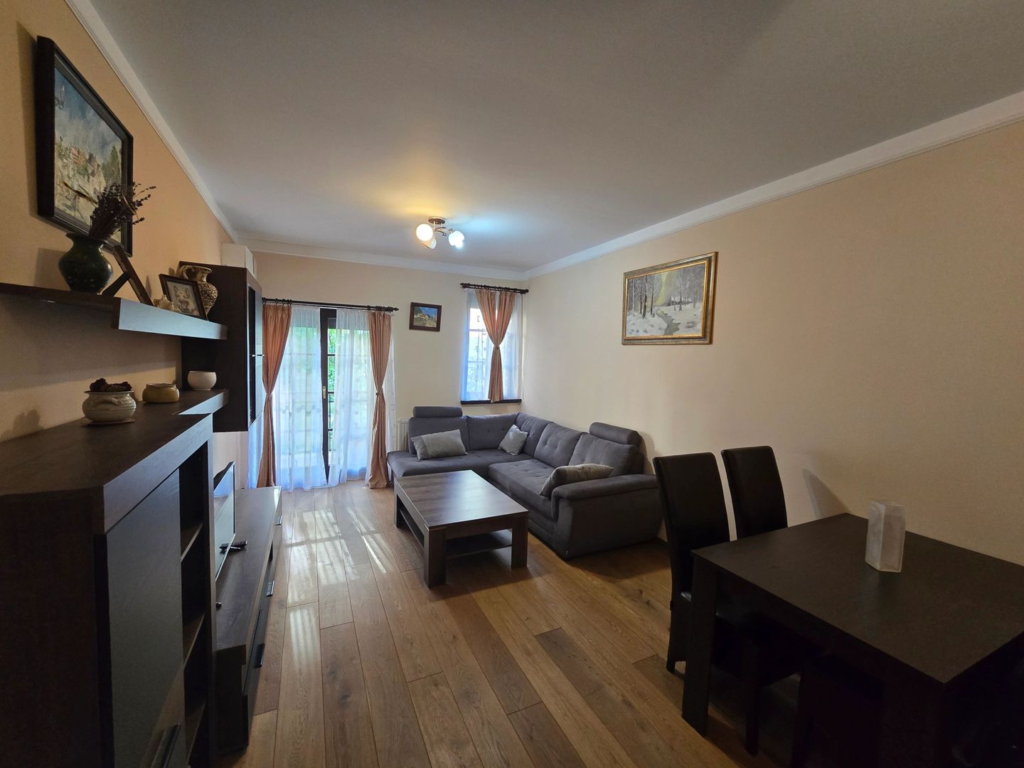 Apartament 2 camere, Zona Ronat, Mobilat si Utilat complet, Loc de parcare - Poză 1