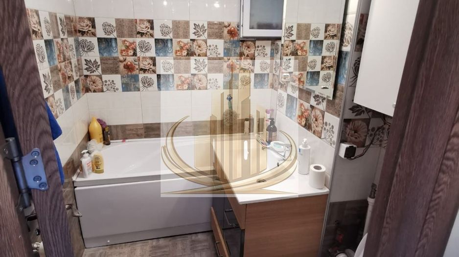 Vând apartament cu trei camere confort 1 - Poză 5