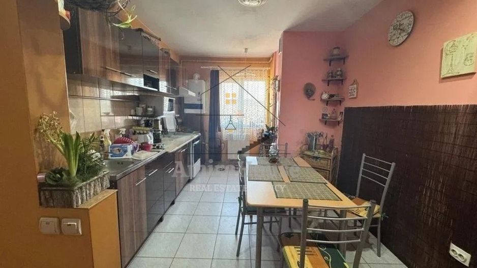 Apartament 3 camere la etajul 3 Intre Lacuri - Poză 3