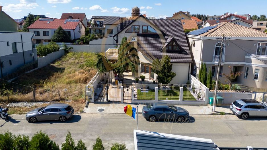 Ovidiu Sud - Zona premium - Vila impozanta, curte mare, garaj, terasa! - Poză 2
