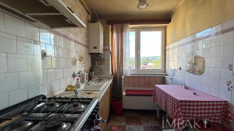 Apartament spatios, cu 4 camere in zona centrala - Poză 10