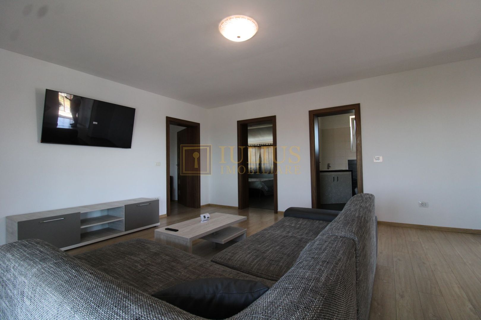 apartament la curte, 2 băi, loc de parcare, zona linistita, dressing - Poză 5